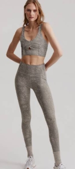 تجربتي مع سويتر varley sweatshirt وملابس التمارين من منظور شخص يعشق الرياضة